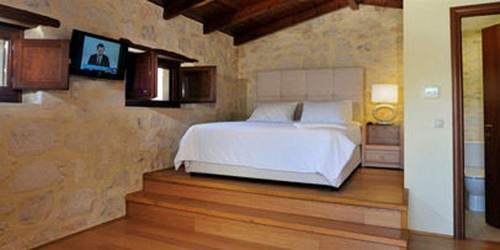 Exensian Villas&Suites Marathiás Exterior foto