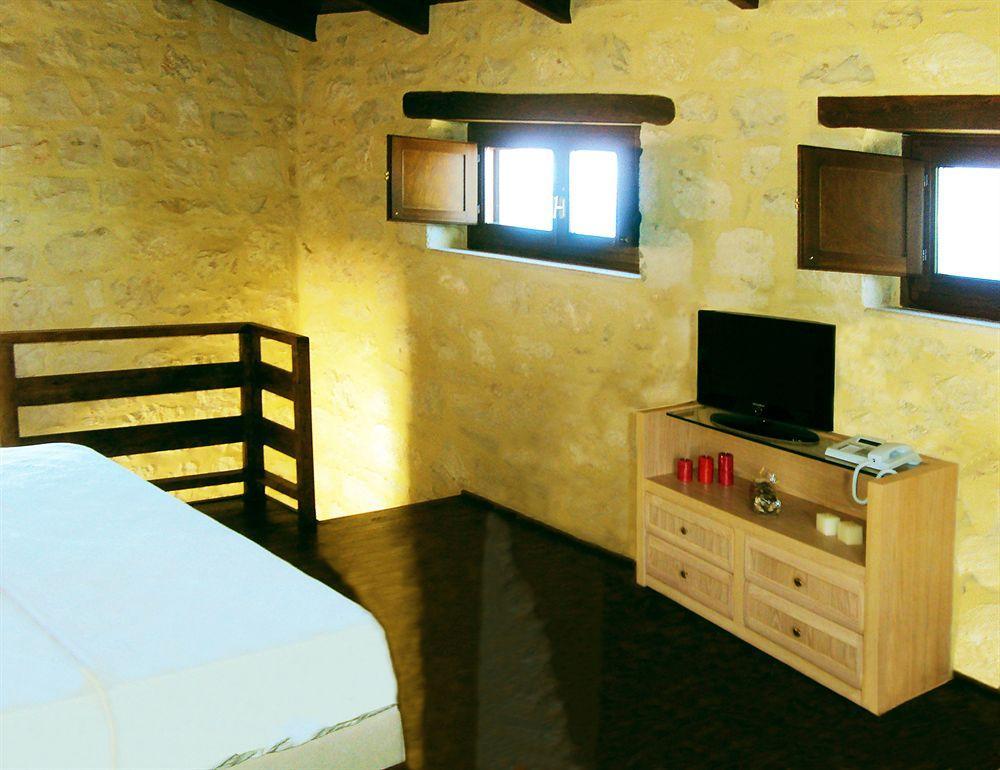 Exensian Villas&Suites Marathiás Exterior foto