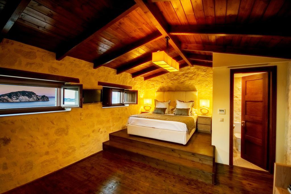 Exensian Villas&Suites Marathiás Exterior foto