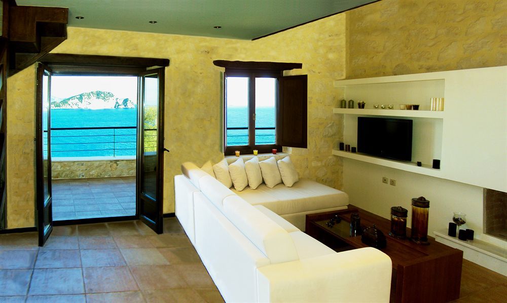 Exensian Villas&Suites Marathiás Exterior foto